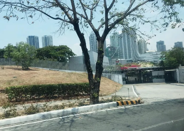 Cozy In Bgc Mckinley B2 *