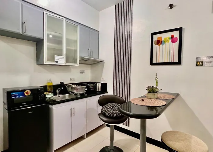Cozy In Bgc Mckinley B2 * Manila