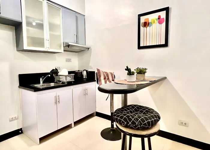 Cozy In Bgc Mckinley B2 * Manila